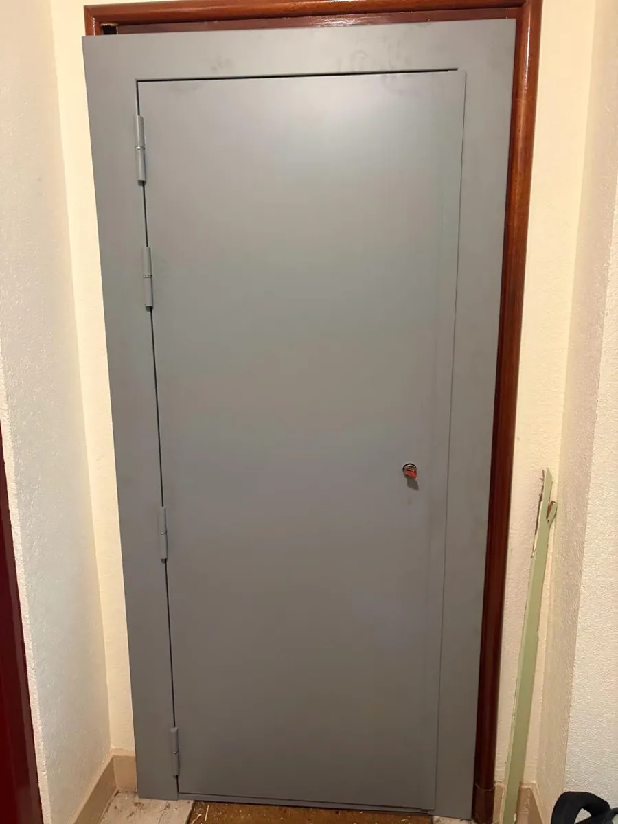 Porte anti-squat métallique posée sur le même appartement